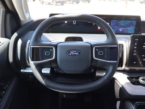 Used 2025 Ford Expedition Active AWD/4WD image 16