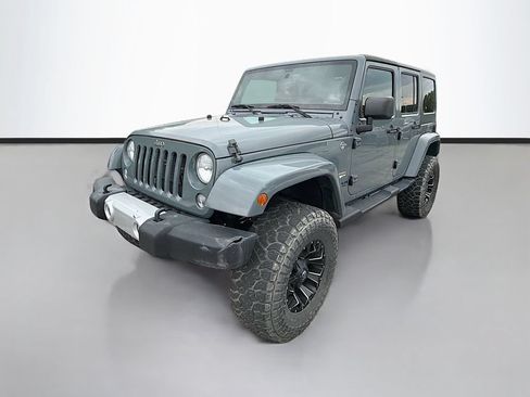 Used 2015 Jeep Wrangler Unlimited Sahara w/ Connectivity Group AWD/4WD image 5