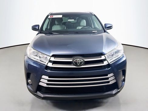 Certified 2018 Toyota Highlander XLE FWD image 2