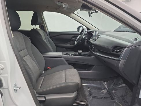 Used 2024 Nissan Rogue SV image 41