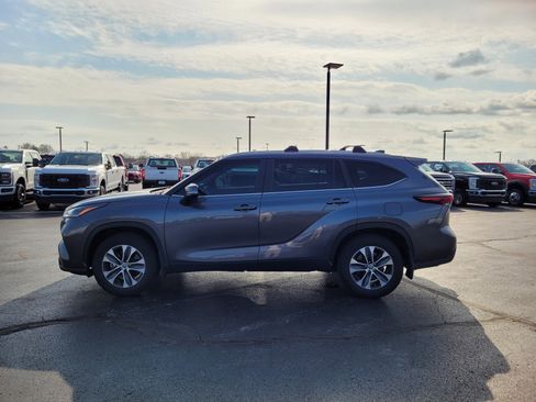 Used 2024 Toyota Highlander XLE image 7