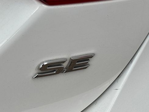 Used 2020 Toyota Camry SE image 17