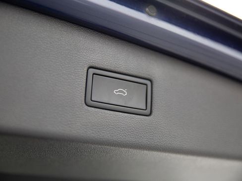 Used 2022 Volkswagen Tiguan SEL R-Line image 27