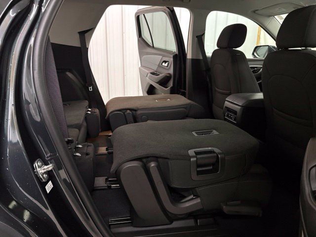 Used 2021 Chevrolet Traverse LT FWD image 16
