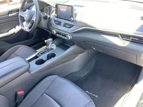 Used 2025 Nissan Altima 2.5 SV FWD image 21