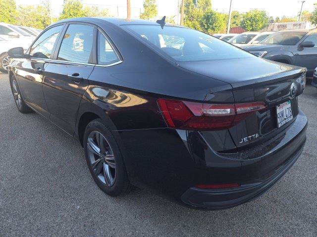 Certified 2023 Volkswagen Jetta SE w/ Panoramic Sunroof Package FWD image 4