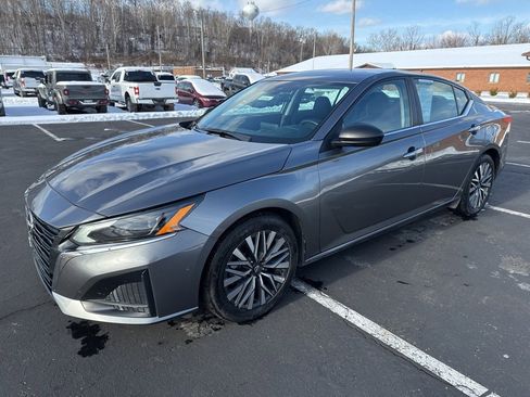 Used 2024 Nissan Altima 2.5 SV image 3