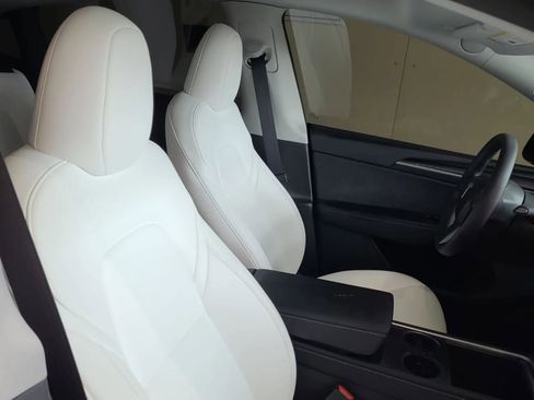 Used 2025 Tesla Model Y Long Range AWD/4WD image 7