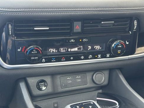 Used 2025 Nissan Rogue SL w/ Tech Package image 37