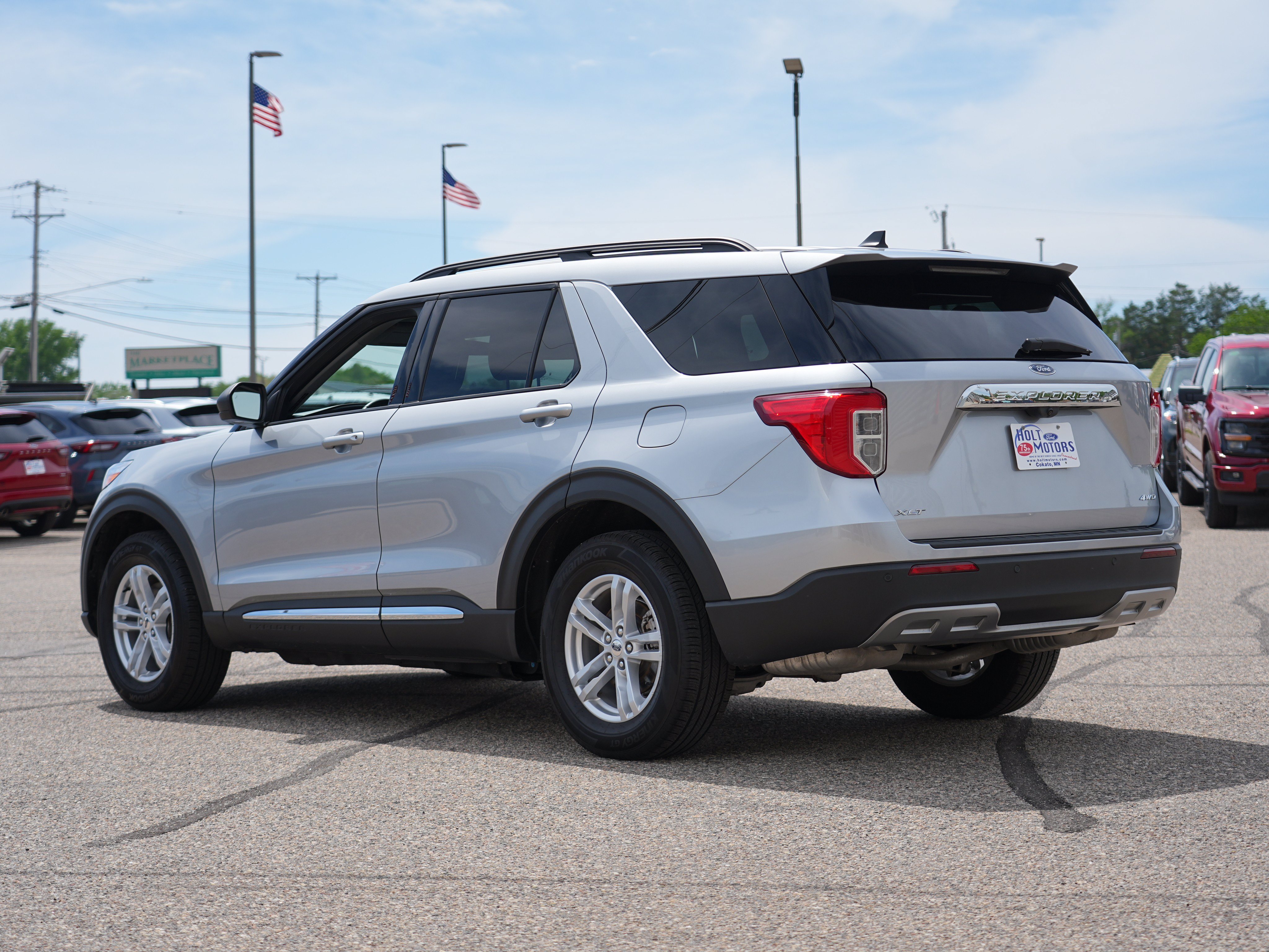 Used 2023 Ford Explorer XLT w/ Equipment Group 202A AWD/4WD image 6