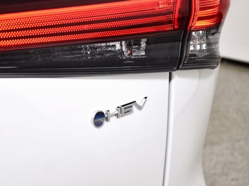 Used 2025 Toyota Highlander XLE AWD/4WD image 17