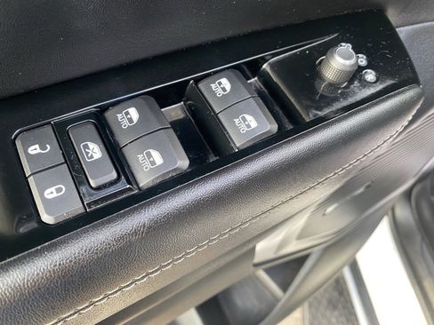 Used 2023 Jeep Wagoneer L 4WD w/ Premium Group I image 13