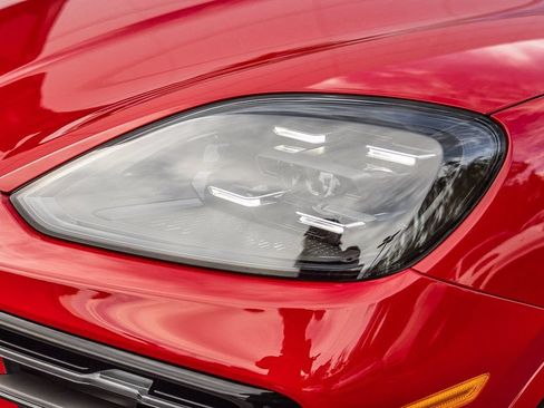 Certified 2025 Porsche Cayenne E-Hybrid AWD/4WD image 27