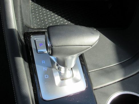 Used 2025 Genesis G70 2.5T image 17