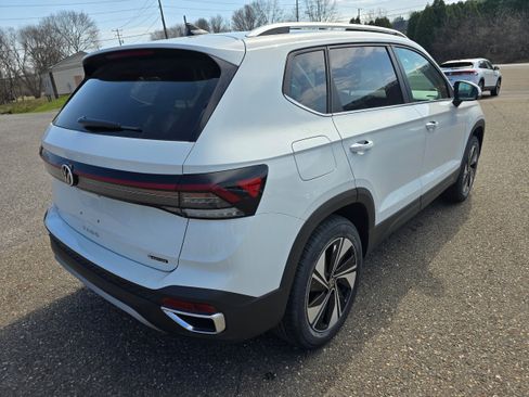 New 2026 Volkswagen Taos SE AWD/4WD image 7