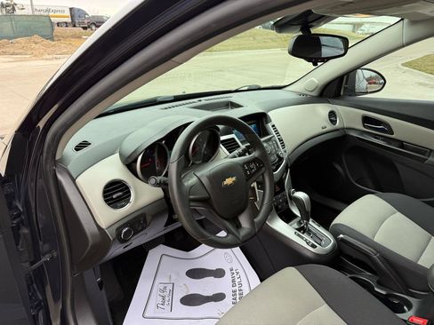Used 2014 Chevrolet Cruze LS FWD image 12