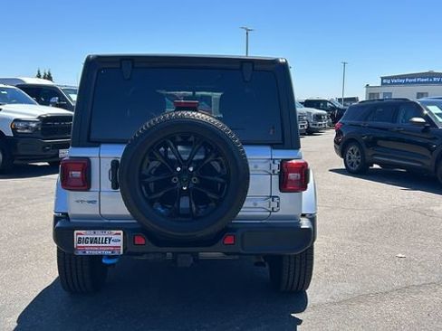Used 2023 Jeep Wrangler Unlimited Sahara w/ Cold Weather Group AWD/4WD image 4