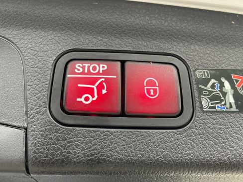 Certified 2025 Mercedes-Benz GLE 450 4MATIC image 11