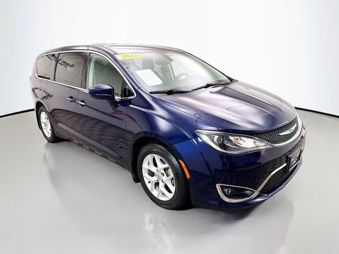 Used 2018 Chrysler Pacifica Touring Plus w/ Tire & Wheel Group FWD image 1