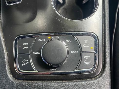 Used 2015 Jeep Grand Cherokee High Altitude AWD/4WD image 16