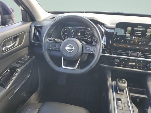 Used 2025 Nissan Pathfinder SL image 15