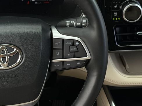 Used 2023 Toyota Highlander Limited FWD image 15