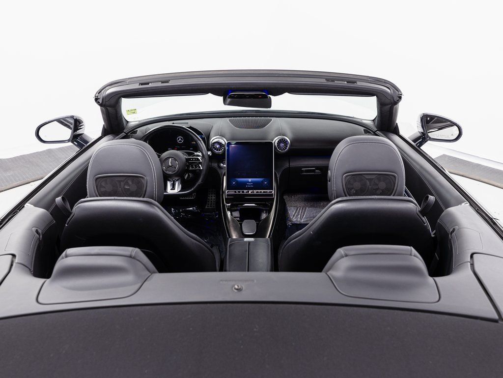 Used 2022 Mercedes-Benz SL 55 AMG 4MATIC w/ Driver Assistance Package image 28