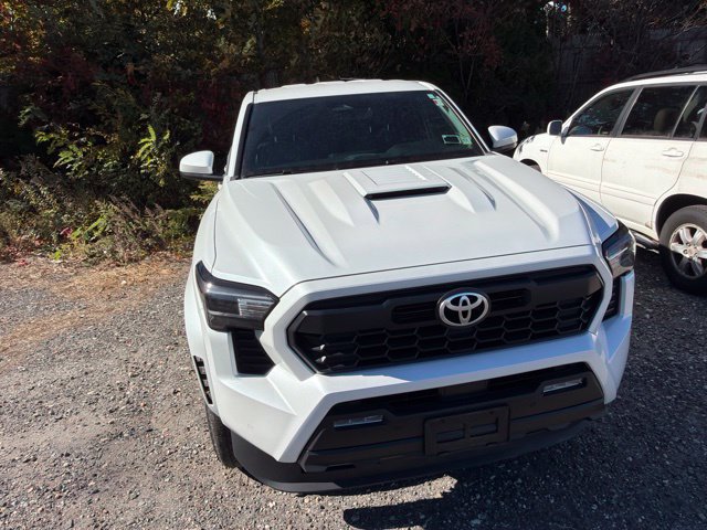 Certified 2025 Toyota Tacoma TRD Sport w/ TRD Sport Upgrade Package AWD/4WD image 5