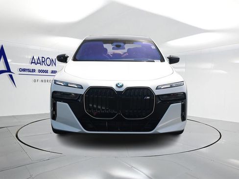 Used 2025 BMW i7 M70 w/ Executive Package AWD/4WD image 4