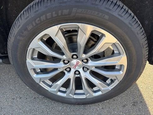 Used 2021 GMC Yukon Denali w/ Denali Premium Package image 11