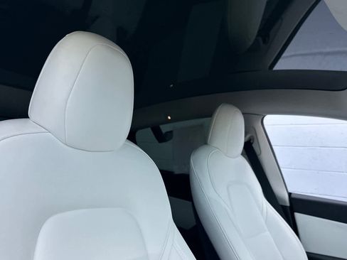 Used 2022 Tesla Model Y Performance image 19