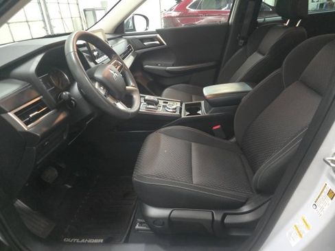 Used 2022 Mitsubishi Outlander ES image 16