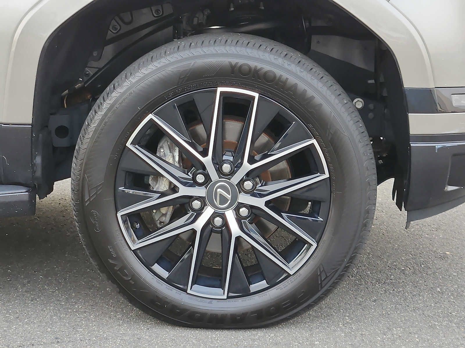 Used 2024 Lexus GX 550 w/ Accessory Package (Z1) AWD/4WD image 8