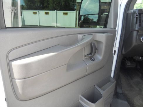 Used 2013 Chevrolet Express 2500 RWD image 25