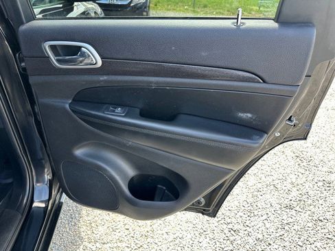 Used 2018 Jeep Grand Cherokee Altitude image 24