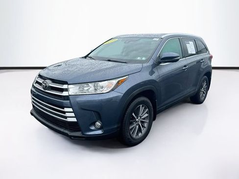 Used 2019 Toyota Highlander XLE AWD/4WD image 3