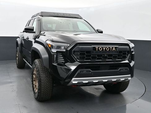 New 2025 Toyota Tacoma Tacoma Trailhunter image 2