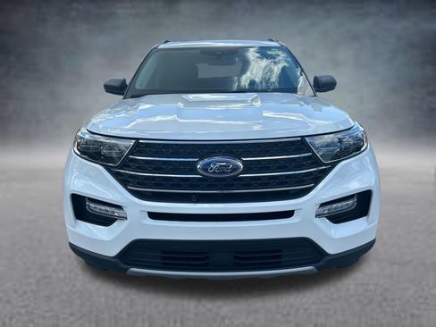 Used 2023 Ford Explorer XLT w/ Equipment Group 202A RWD image 2