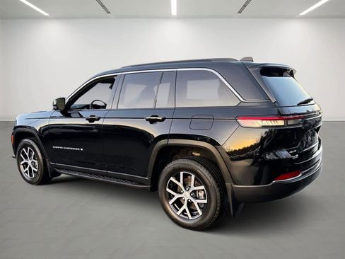 Used 2024 Jeep Grand Cherokee Limited w/ Luxury Tech Group II image 3