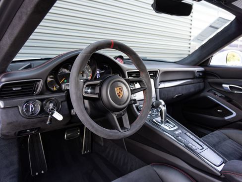 Certified 2018 Porsche 911 GT3 RWD image 4