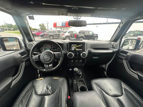 Used 2016 Jeep Wrangler Unlimited Sahara w/ Dual Top Group image 10