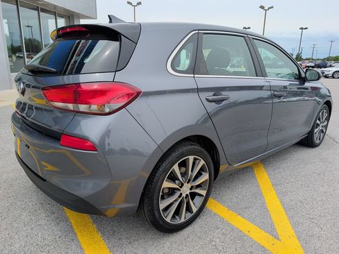 Used 2019 Hyundai Elantra GT FWD image 7
