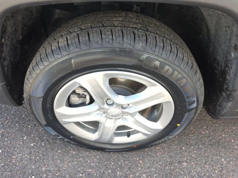 Used 2023 Jeep Compass Latitude AWD/4WD image 21