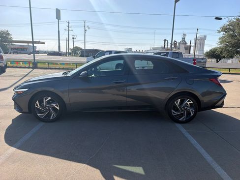 Used 2025 Hyundai Elantra Sport FWD image 8