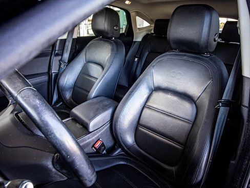 Used 2018 Jaguar E-PACE SE image 26