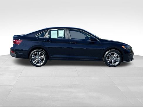 Used 2024 Volkswagen Jetta SE image 3