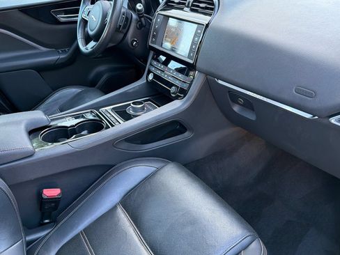 Used 2017 Jaguar F-PACE Prestige AWD/4WD image 16
