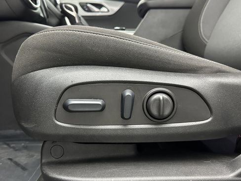 Used 2023 Chevrolet Blazer LT image 11