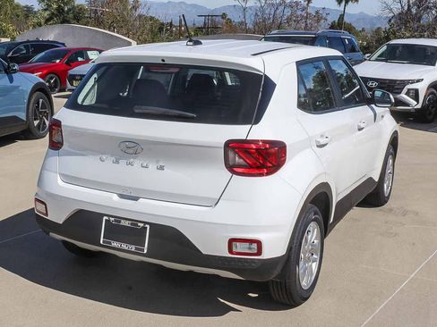 New 2026 Hyundai Venue SE FWD image 4
