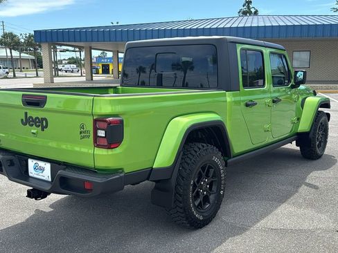 Used 2025 Jeep Gladiator Sport AWD/4WD image 5